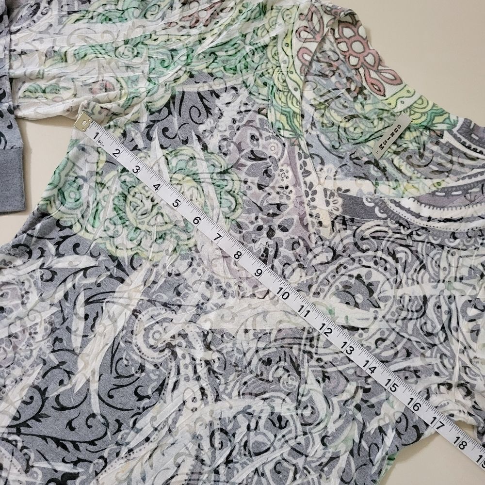 Cubism Women's V-neck Abstract Pattern Top - Picture 3 of 9